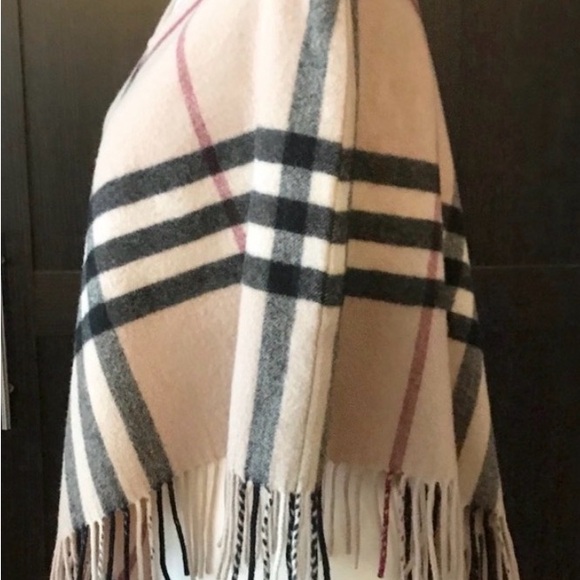 Women's Burberry Nova Check Wool Poncho READ Description!! - Picture 5 of 9
